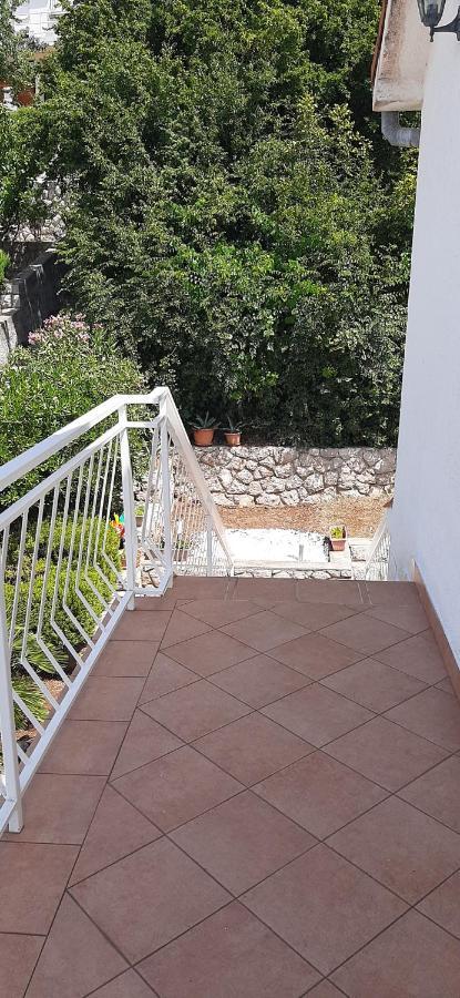Apartment Rb Omišalj Exteriér fotografie